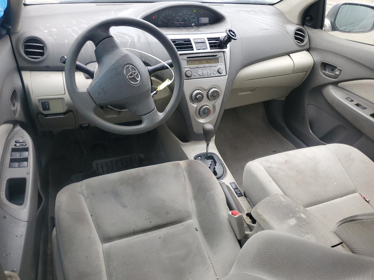 2012 Toyota Yaris - Image 8