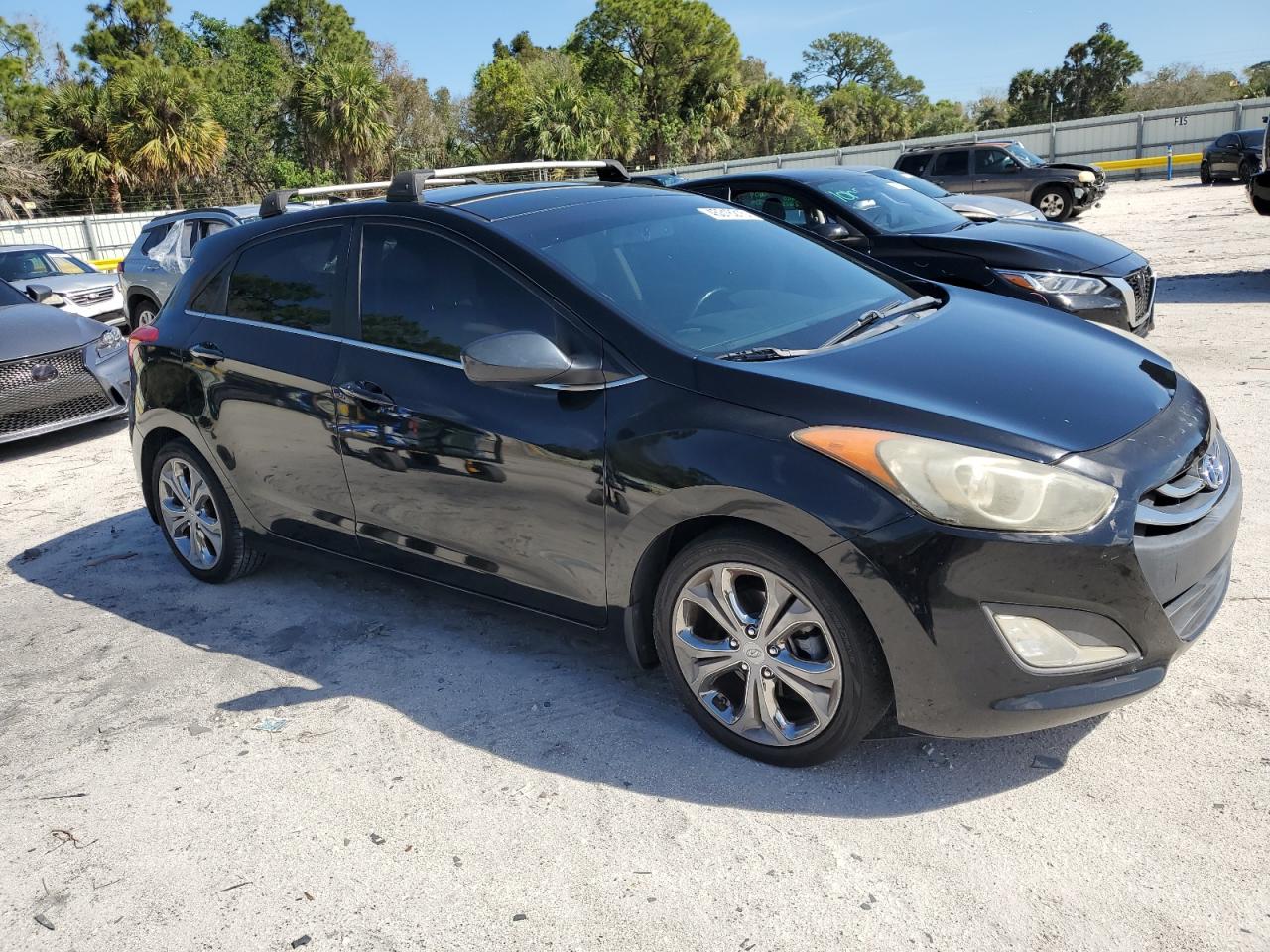 2013 Hyundai Elantra - Image 4
