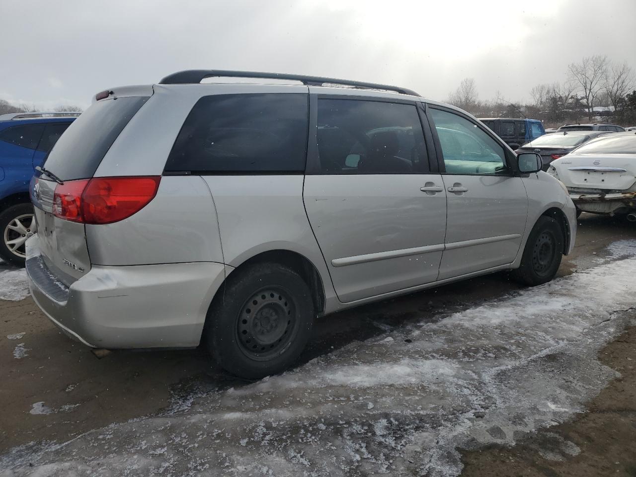 2008 Toyota Sienna - Image 3
