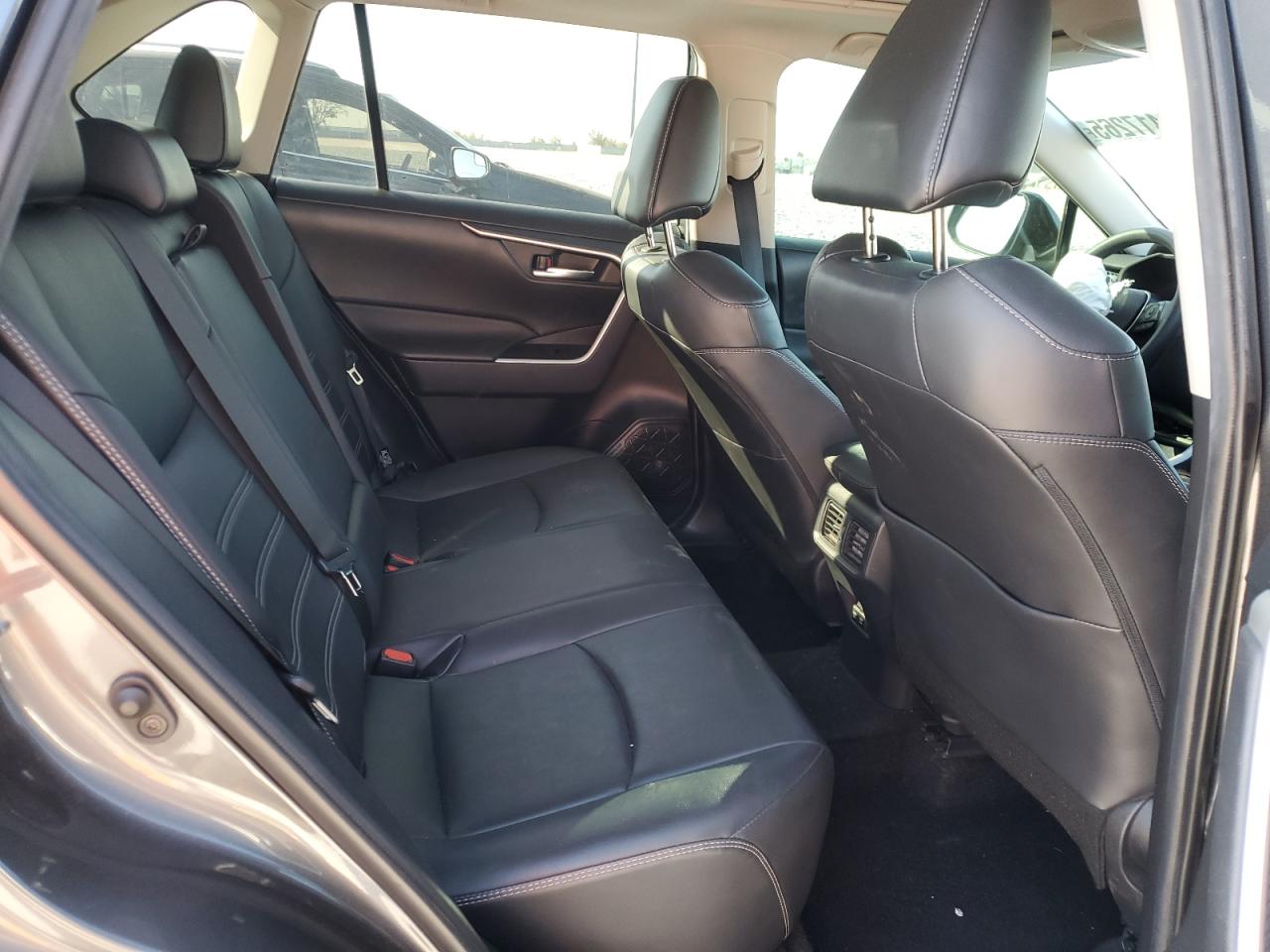 2021 Toyota RAV 4 - Image 11