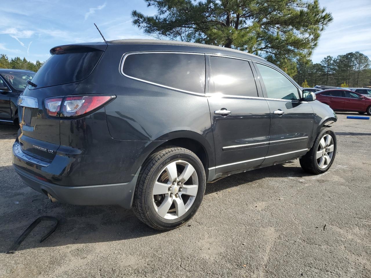 2013 Chevrolet Traverse - Image 3