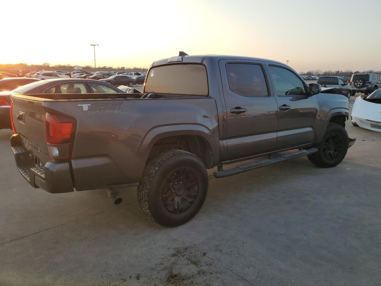 2018 Toyota Tacoma - Image 3