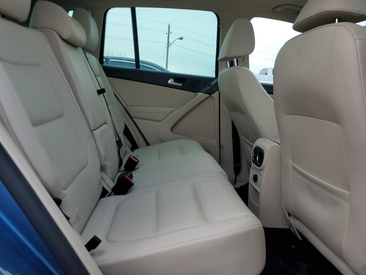 2017 Volkswagen Tiguan - Image 11