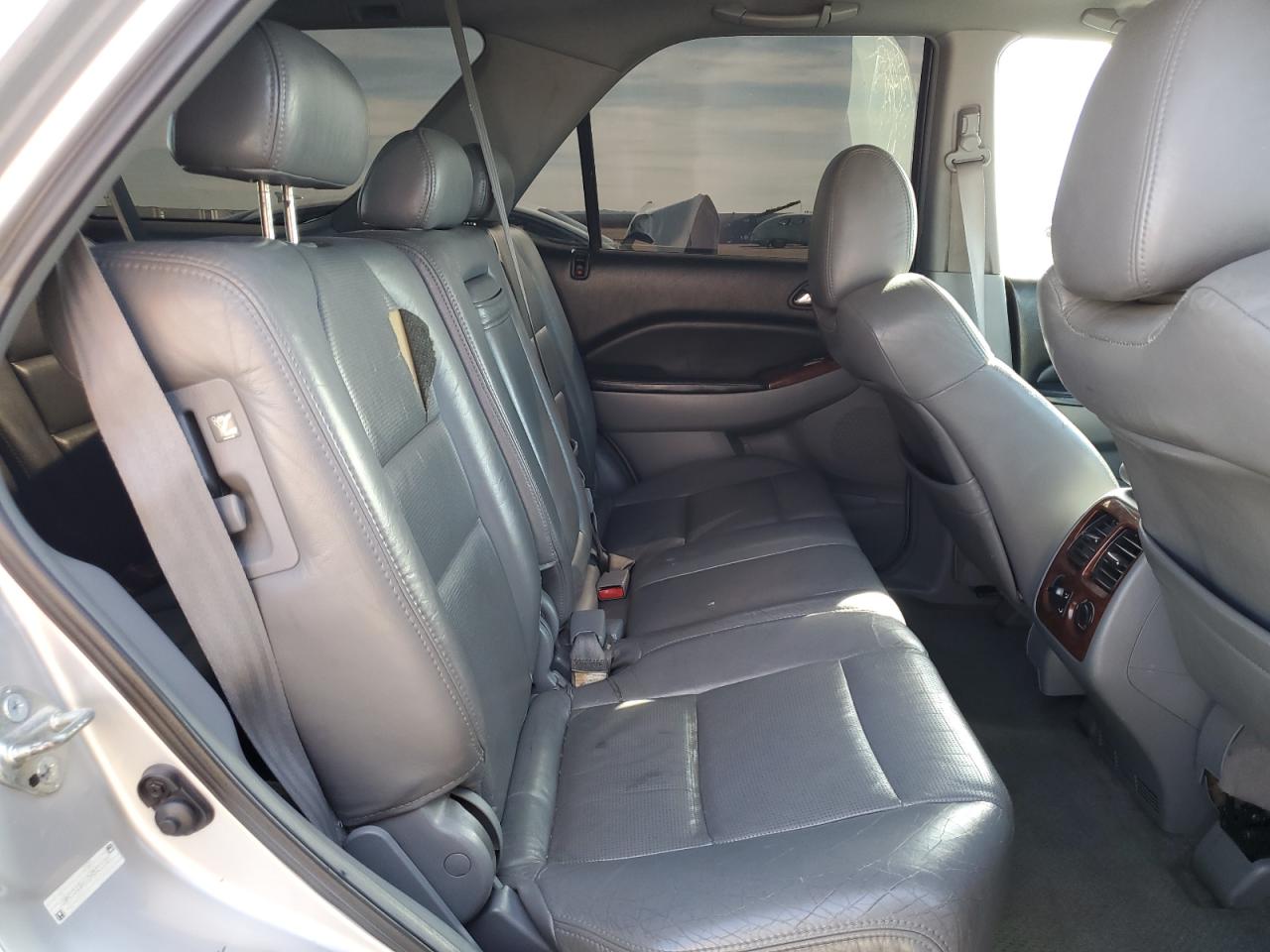 2004 Acura MDX - Image 12