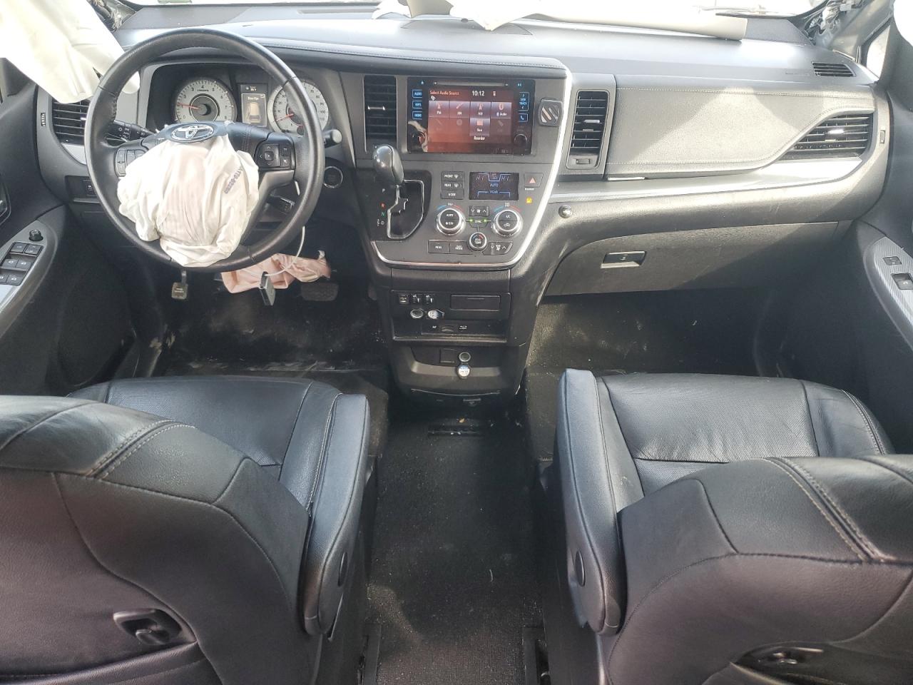 2017 Toyota Sienna - Image 8