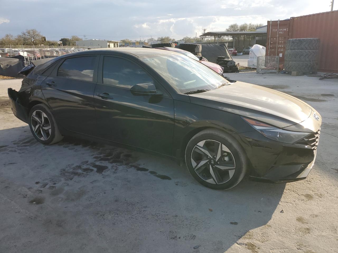 2023 Hyundai Elantra - Image 4