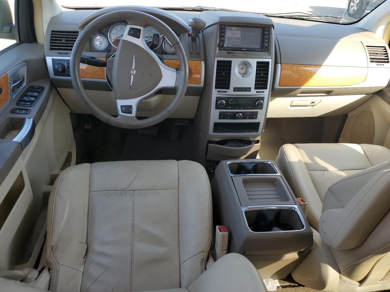 2008 Chrysler Town & Country - Image 8