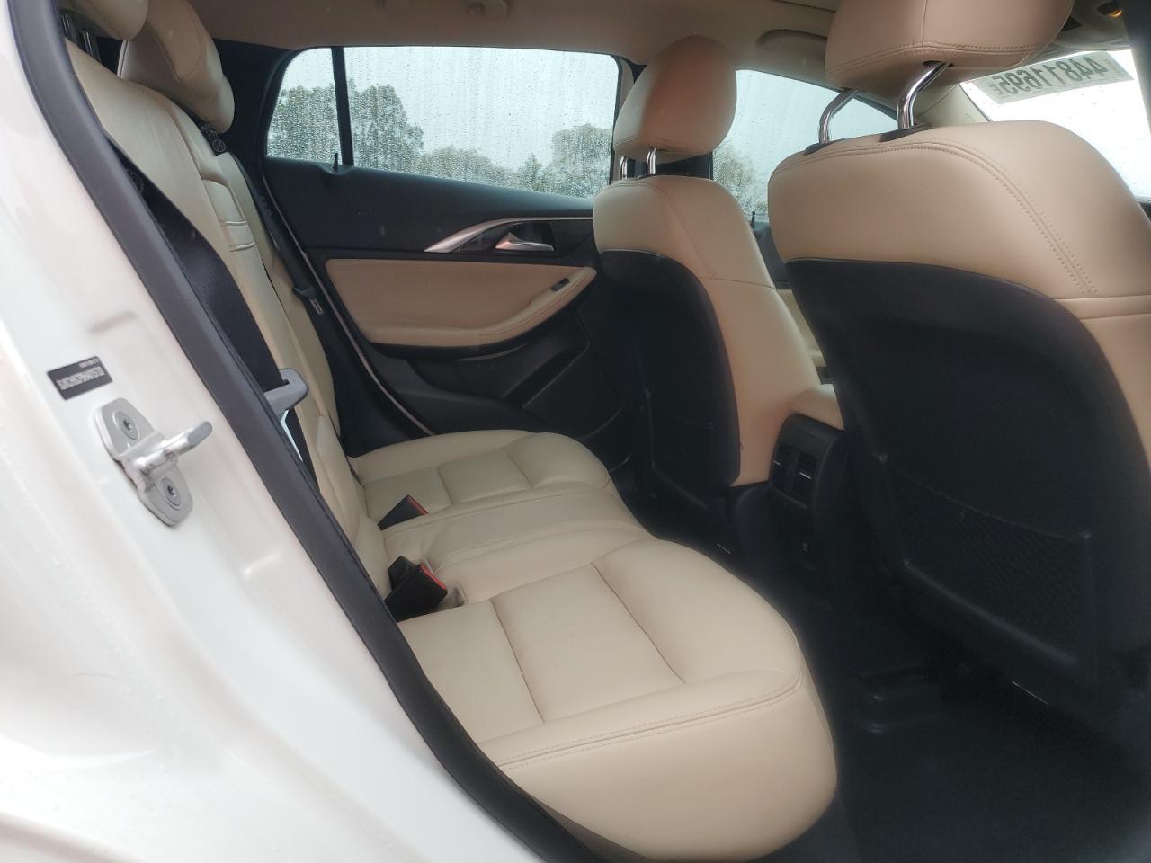 2017 Infiniti QX30 - Image 11