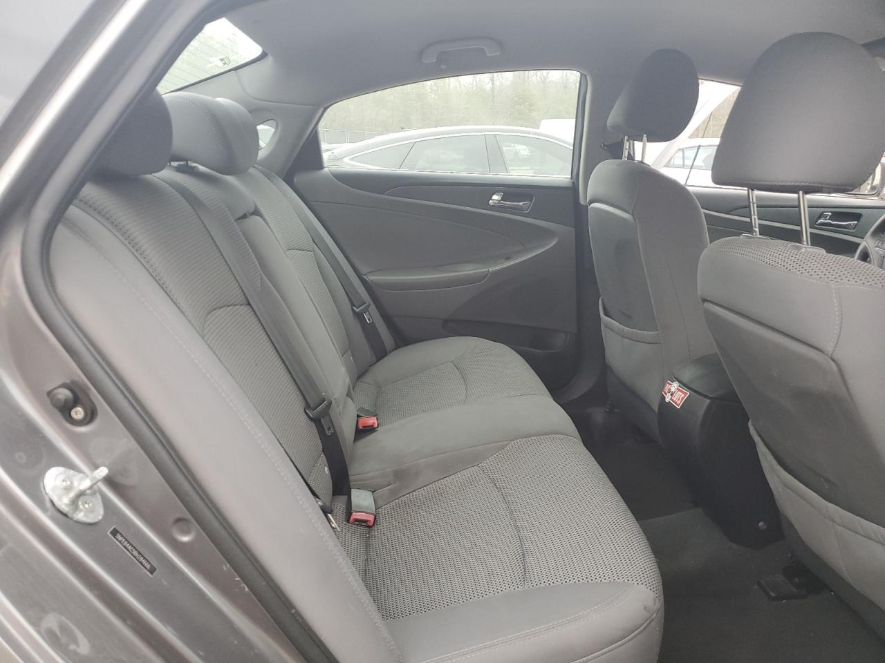 2011 Hyundai Sonata - Image 11