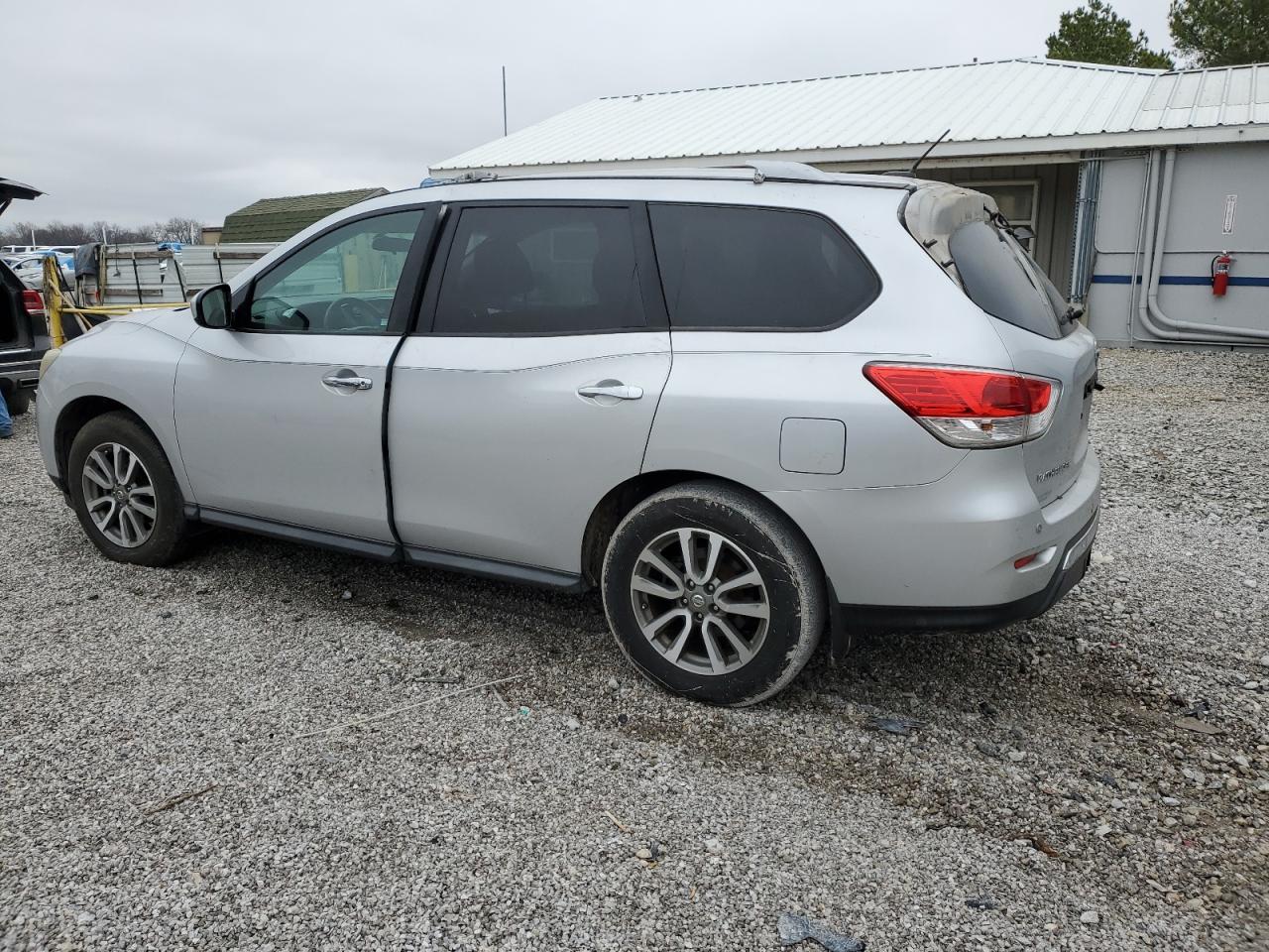 2013 Nissan Pathfinder - Image 2