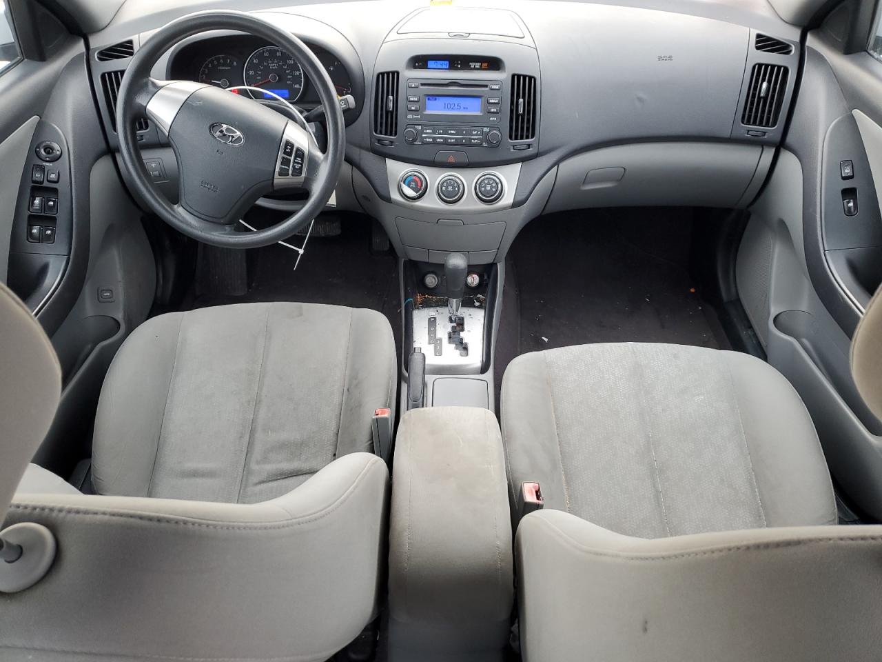 2010 Hyundai Elantra - Image 8