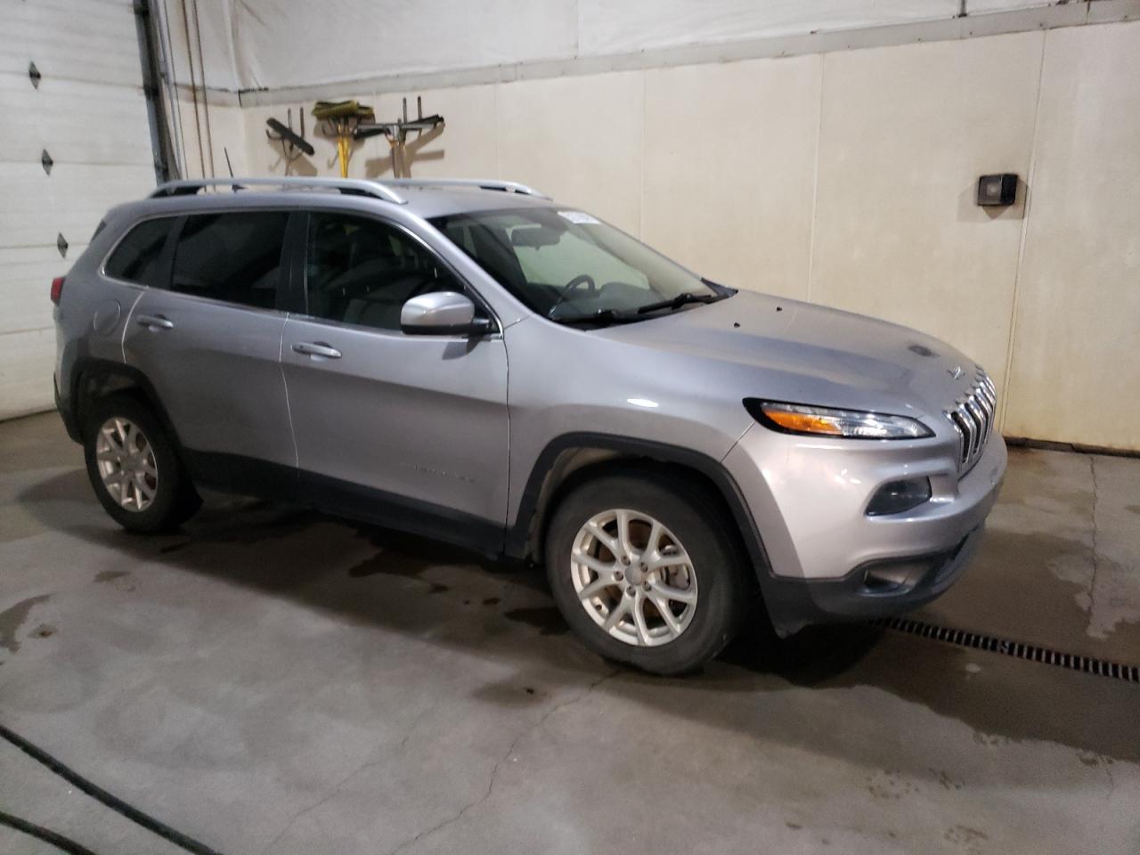 2018 Jeep Grand Cherokee - Image 4
