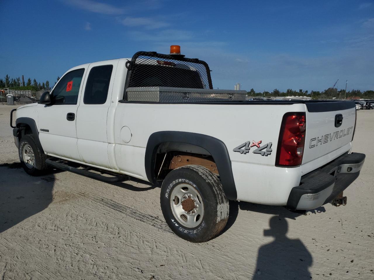 2003 Chevrolet Silverado - Image 2