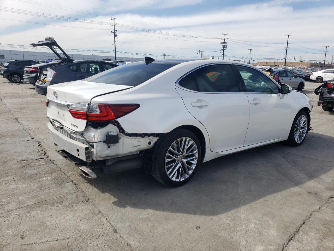 2017 Lexus ES - Image 3
