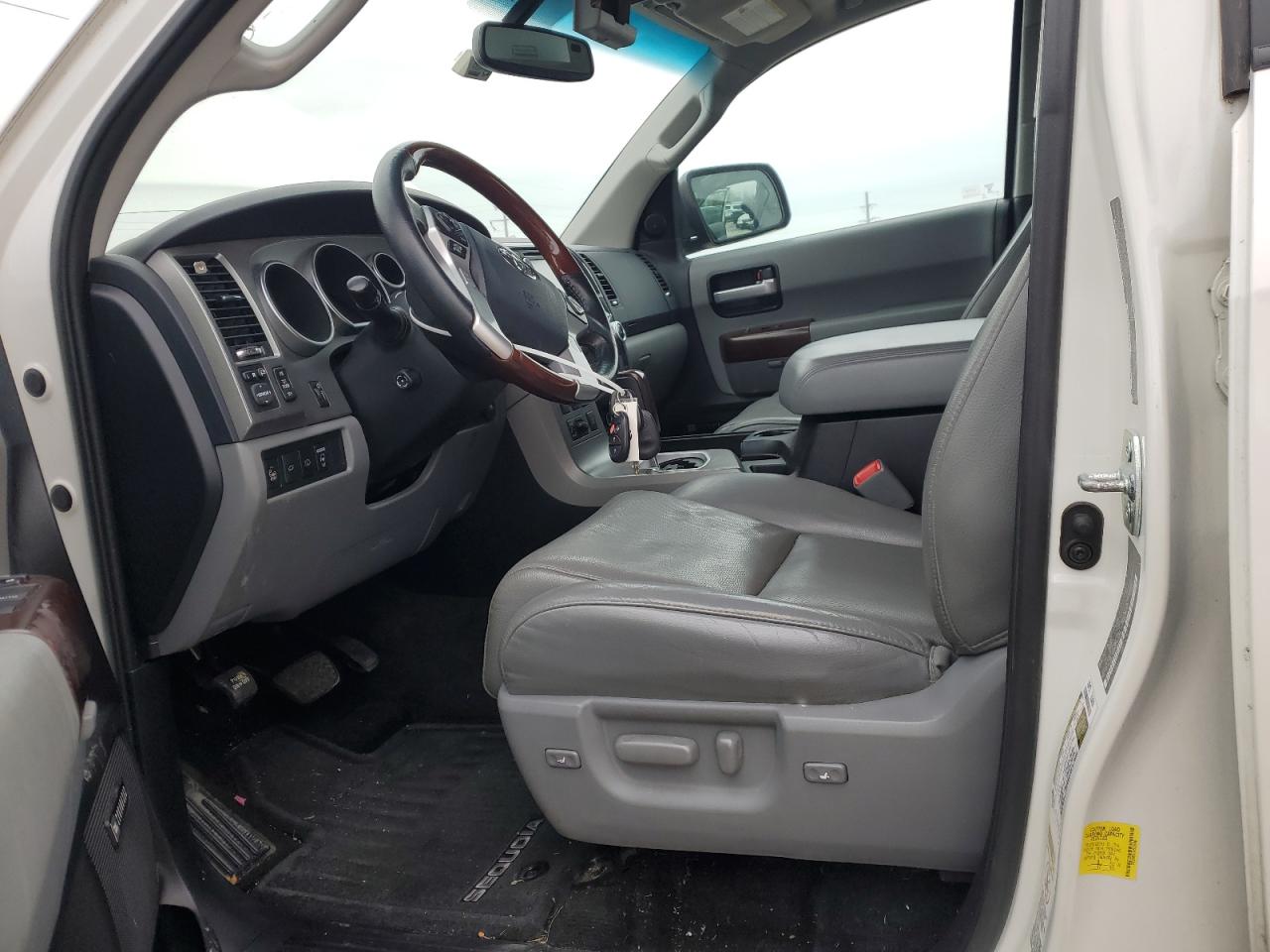 2015 Toyota Sequoia - Image 7