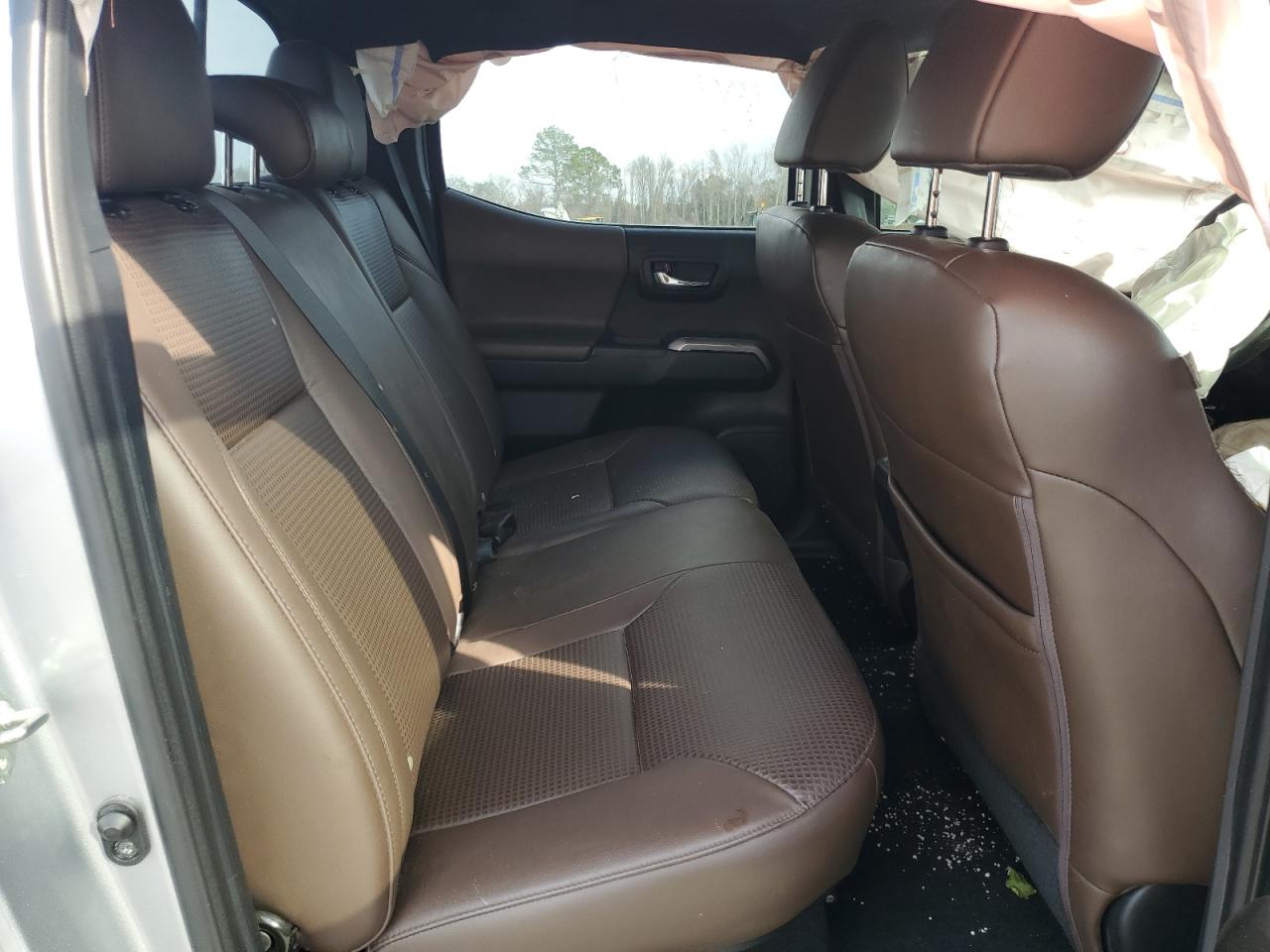 2019 Toyota Tacoma - Image 10