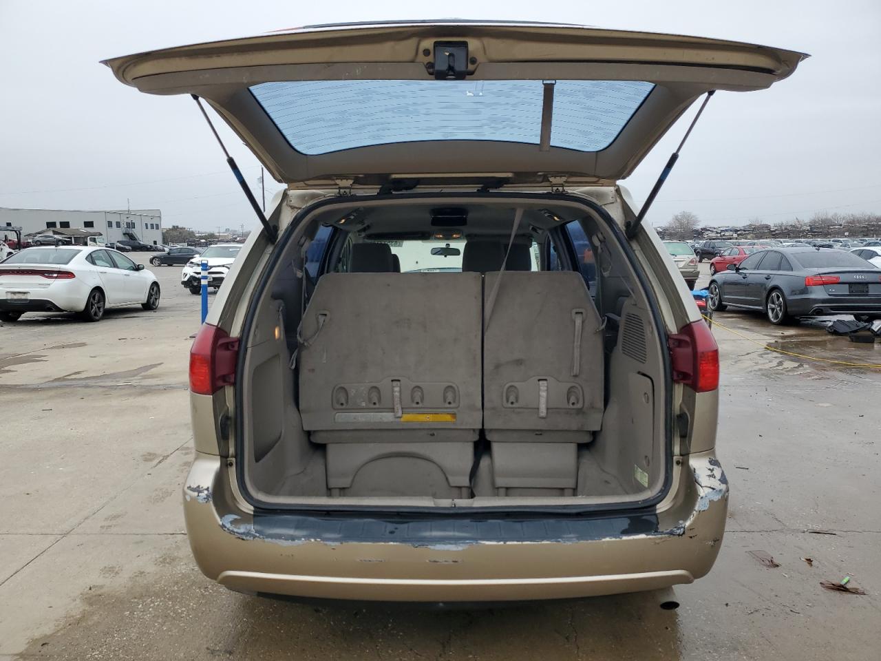 2004 Toyota Sienna - Image 6