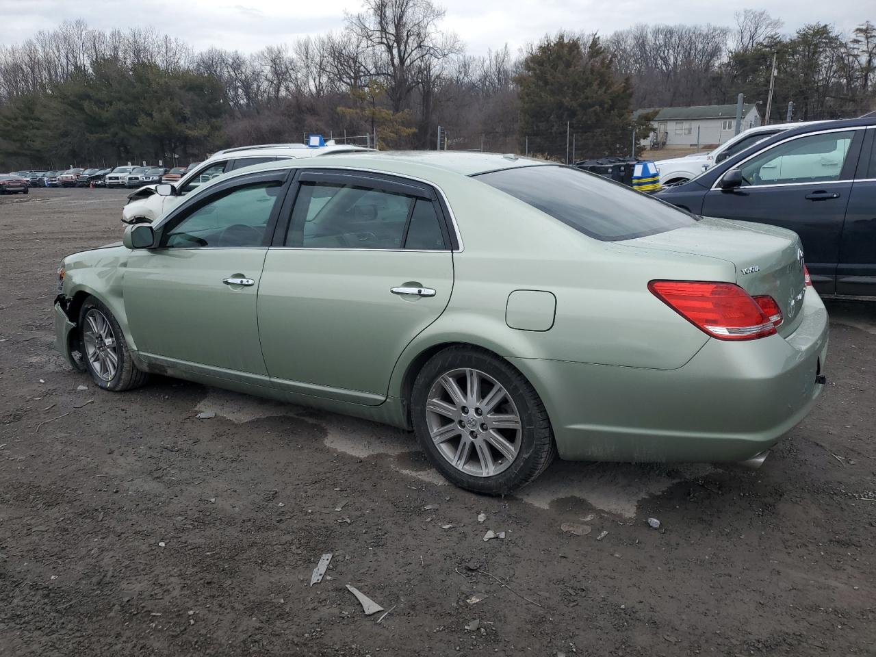 2010 Toyota Avalon - Image 2