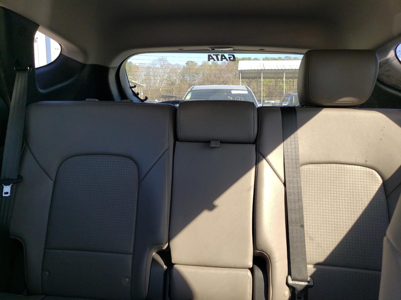 2015 Hyundai Santa Fe - Image 10