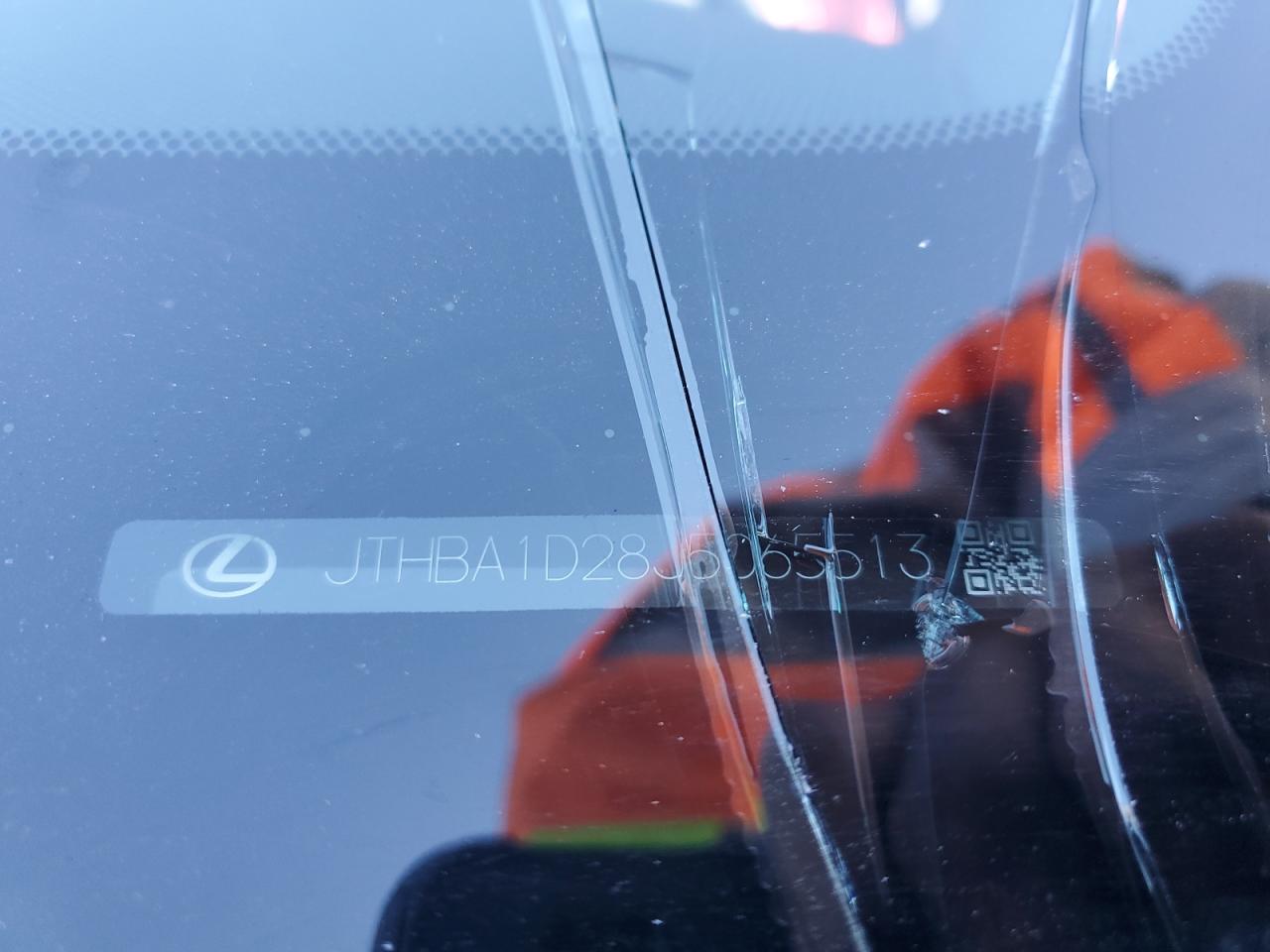 2018 Lexus IS - Image 15