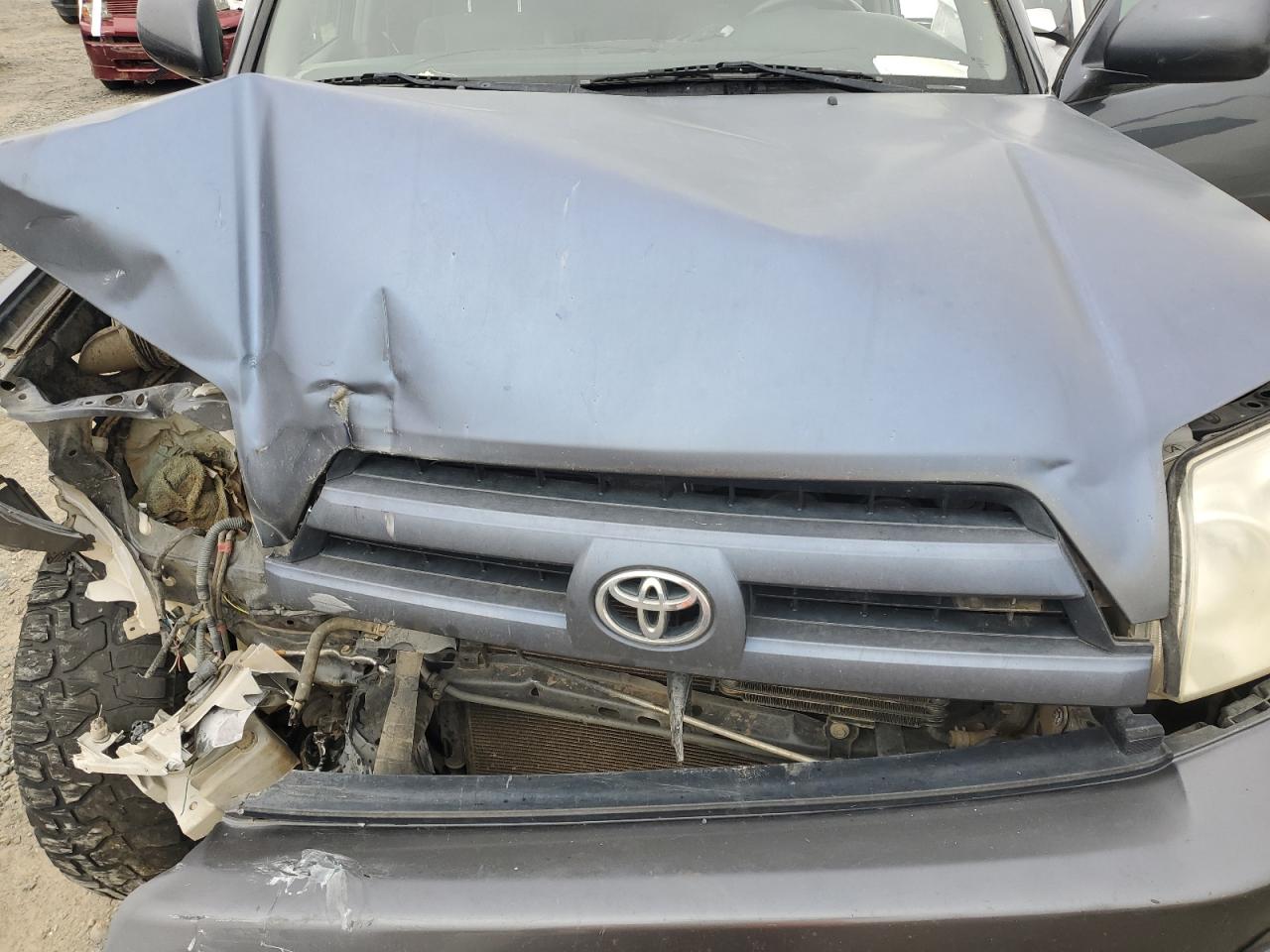 2005 Toyota 4Runner - Image 12