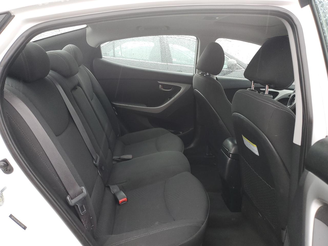 2015 Hyundai Elantra - Image 10