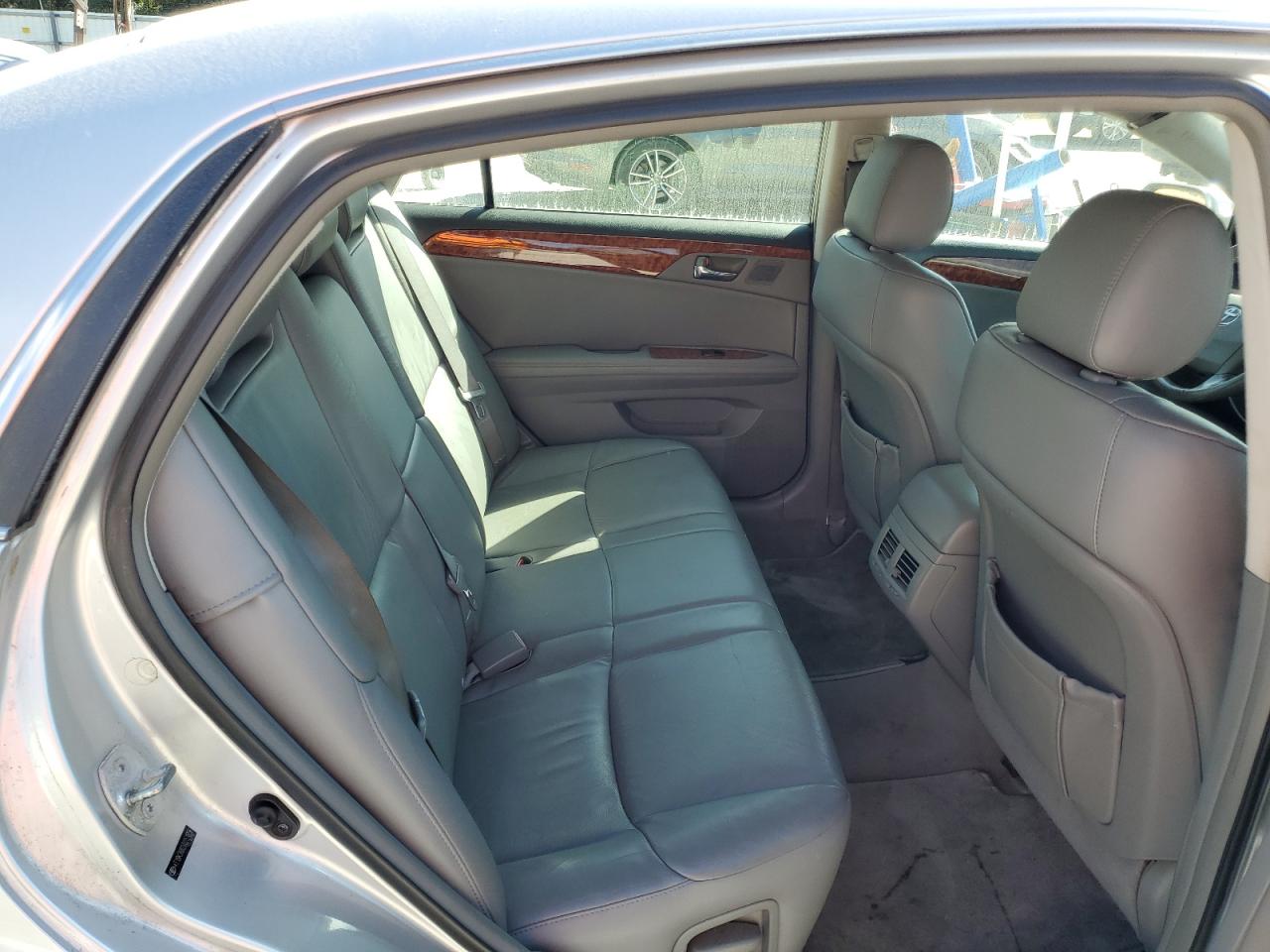 2007 Toyota Avalon - Image 10