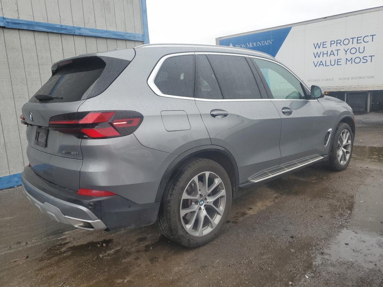 2024 BMW X5 - Image 3