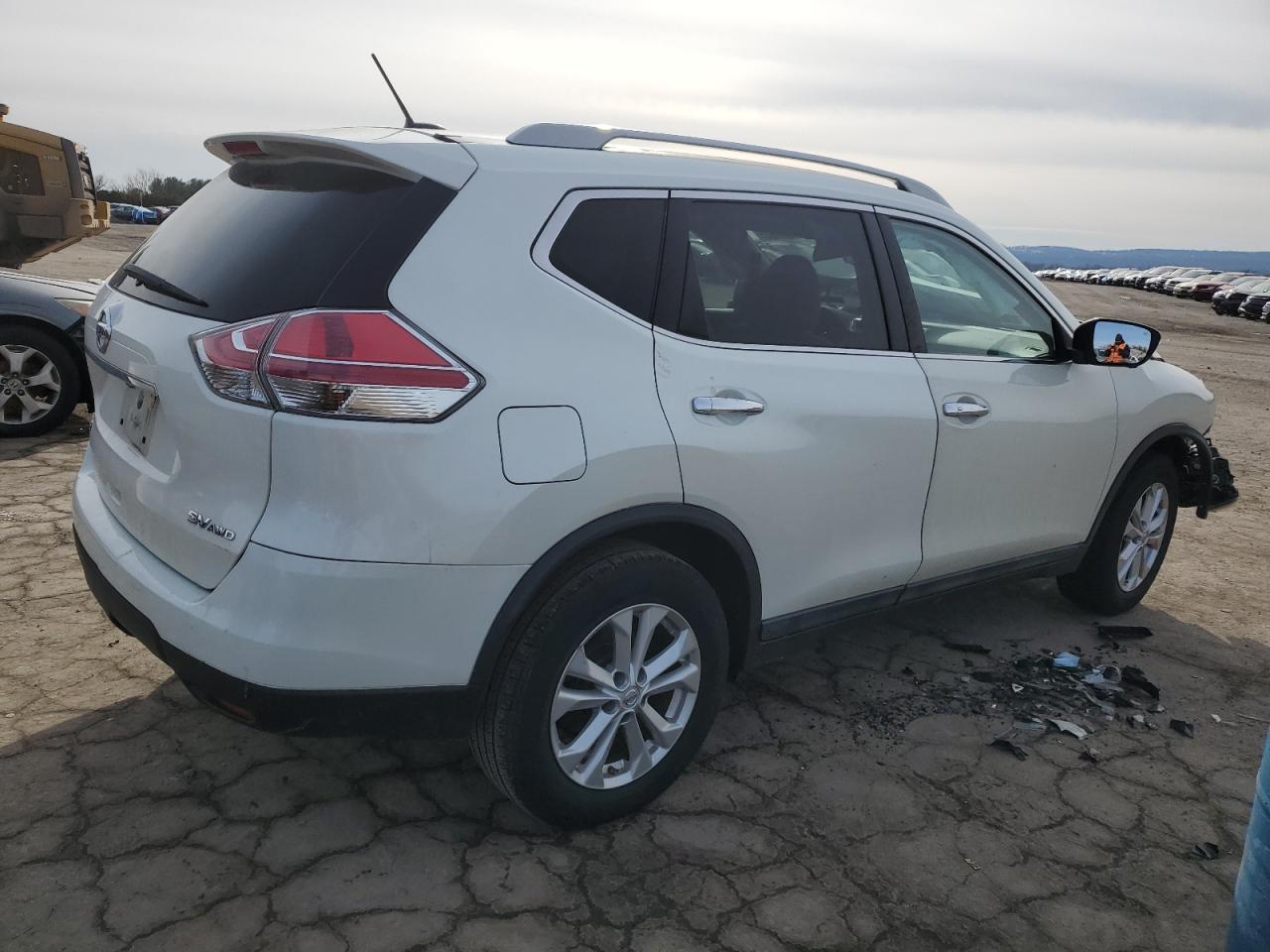 2015 Nissan Rogue - Image 3