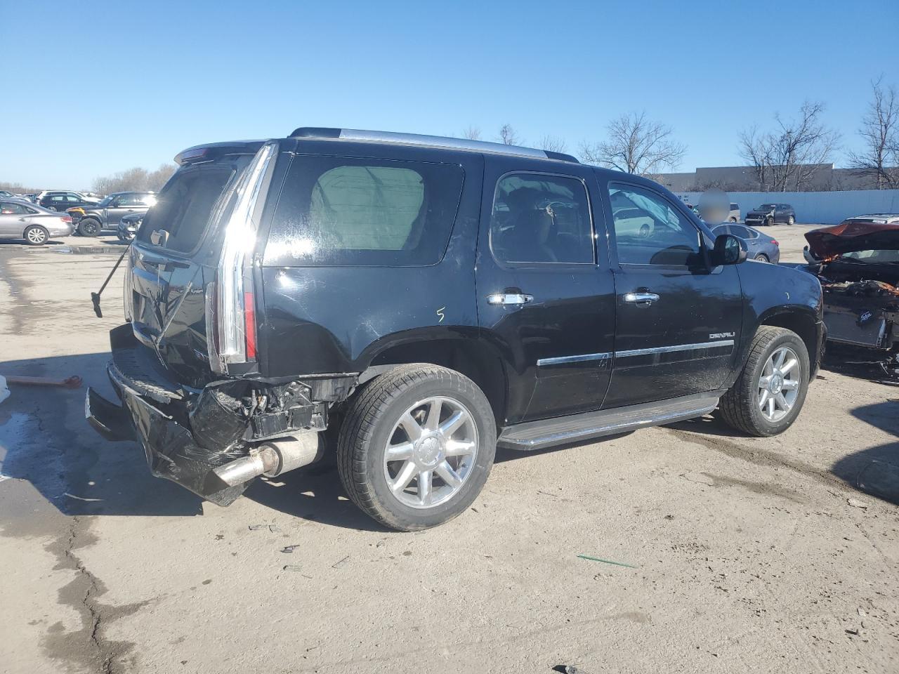 2014 GMC Yukon - Image 3