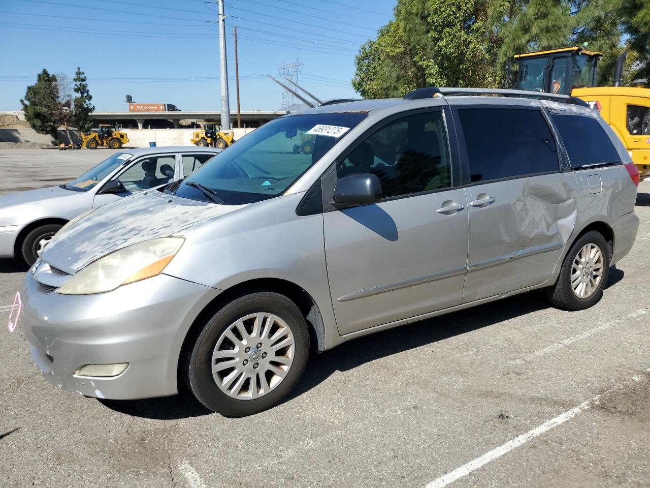 2008 Toyota Sienna - Image 1