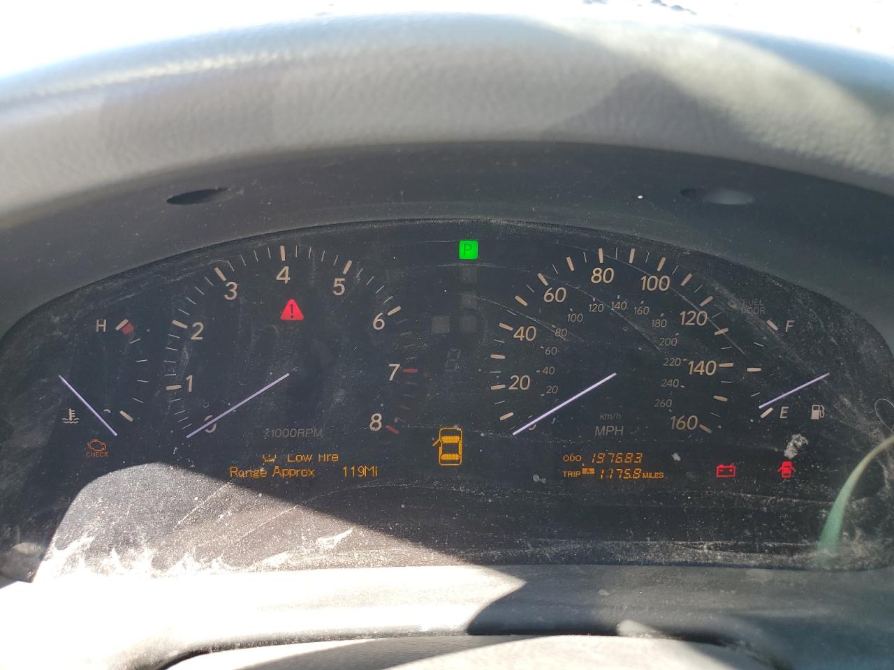 2005 Lexus LS - Image 9