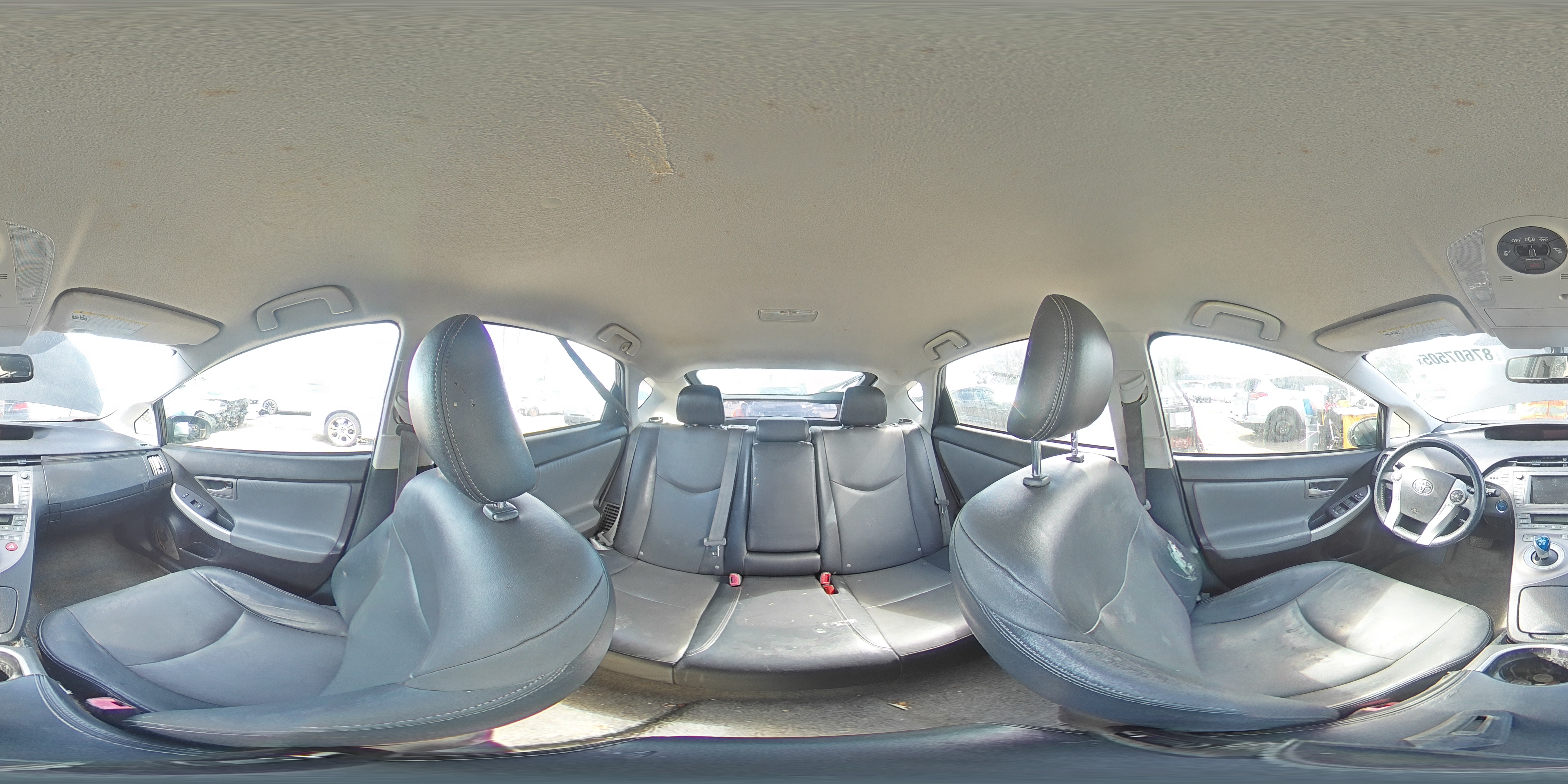 2012 Toyota Prius - Image 12