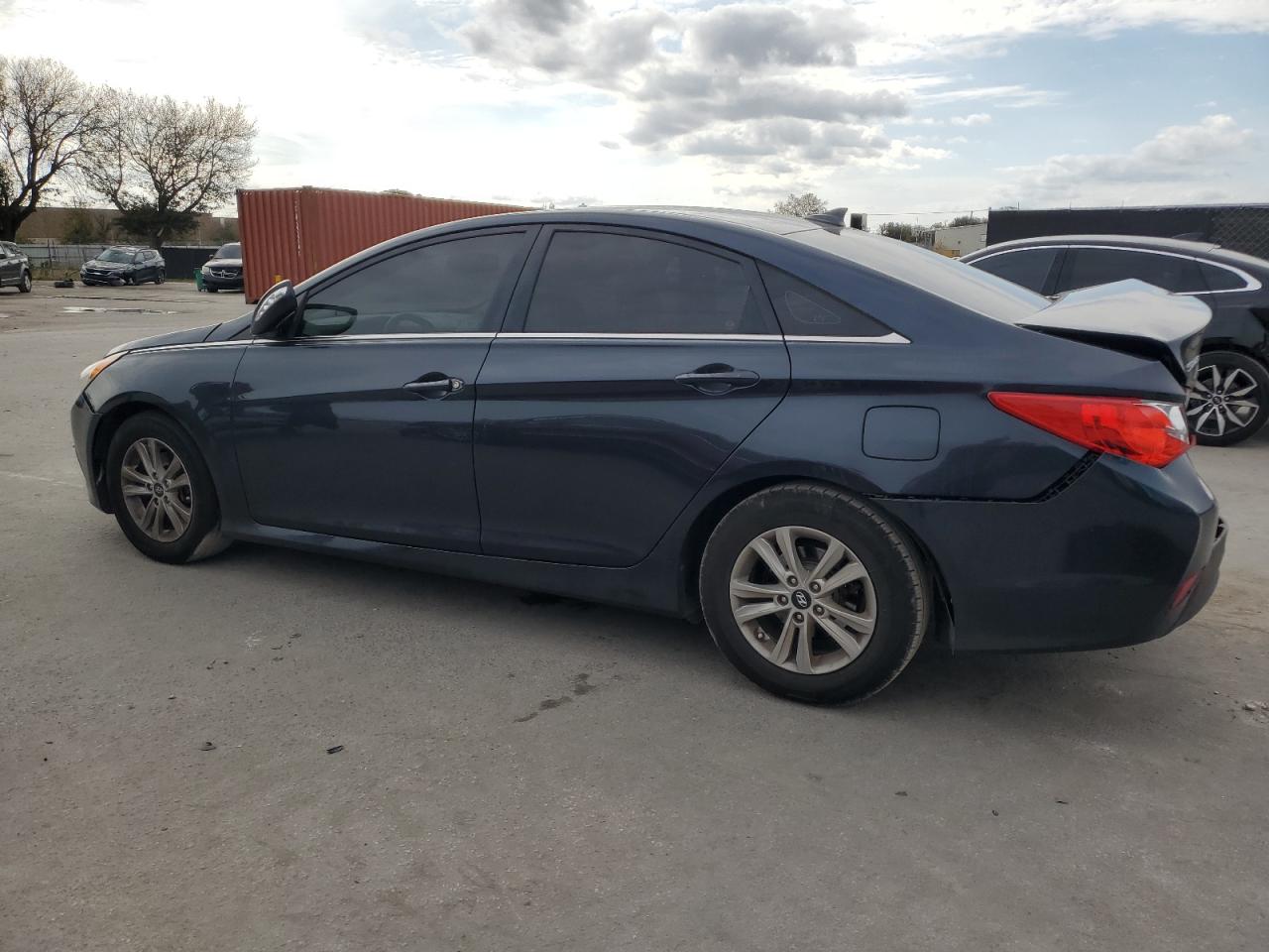 2014 Hyundai Sonata - Image 2