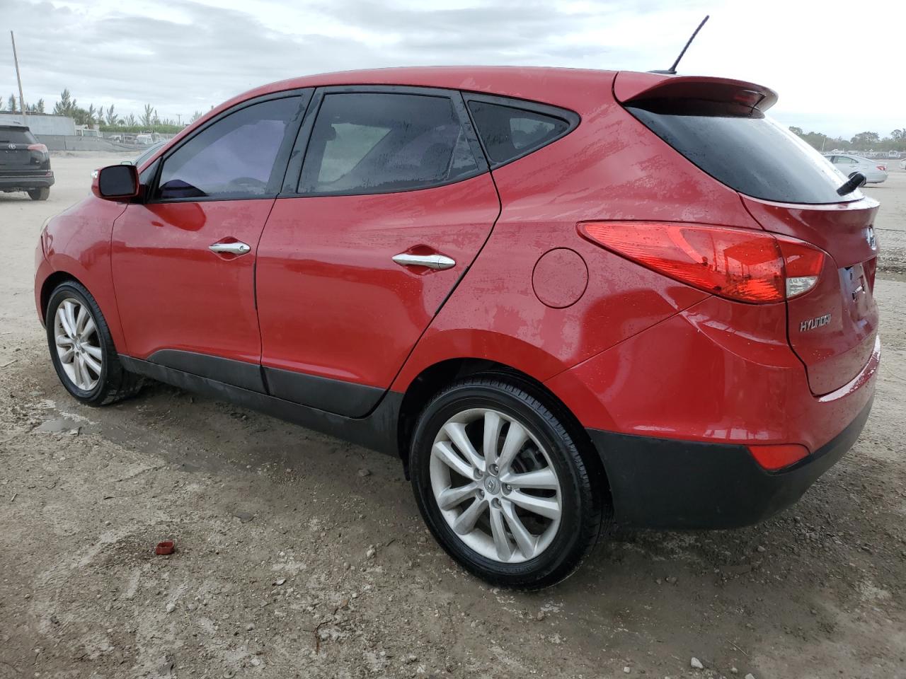 2012 Hyundai Tucson - Image 2