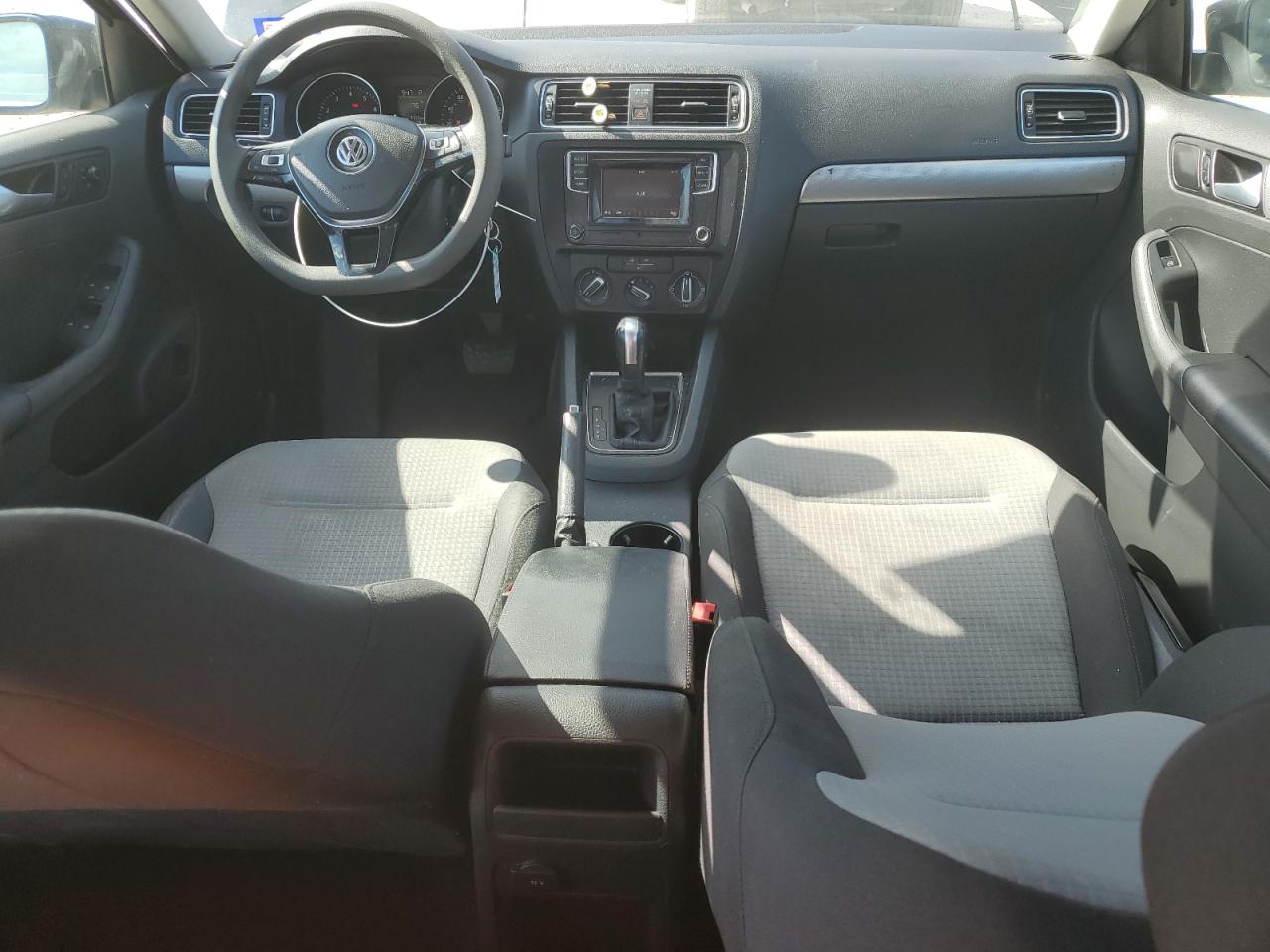 2017 Volkswagen Jetta - Image 8