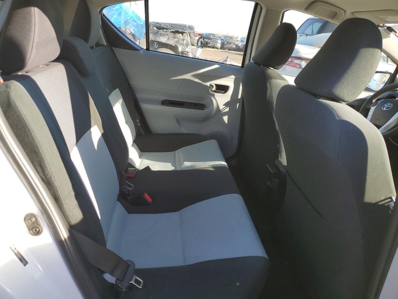 2012 Toyota Prius - Image 10
