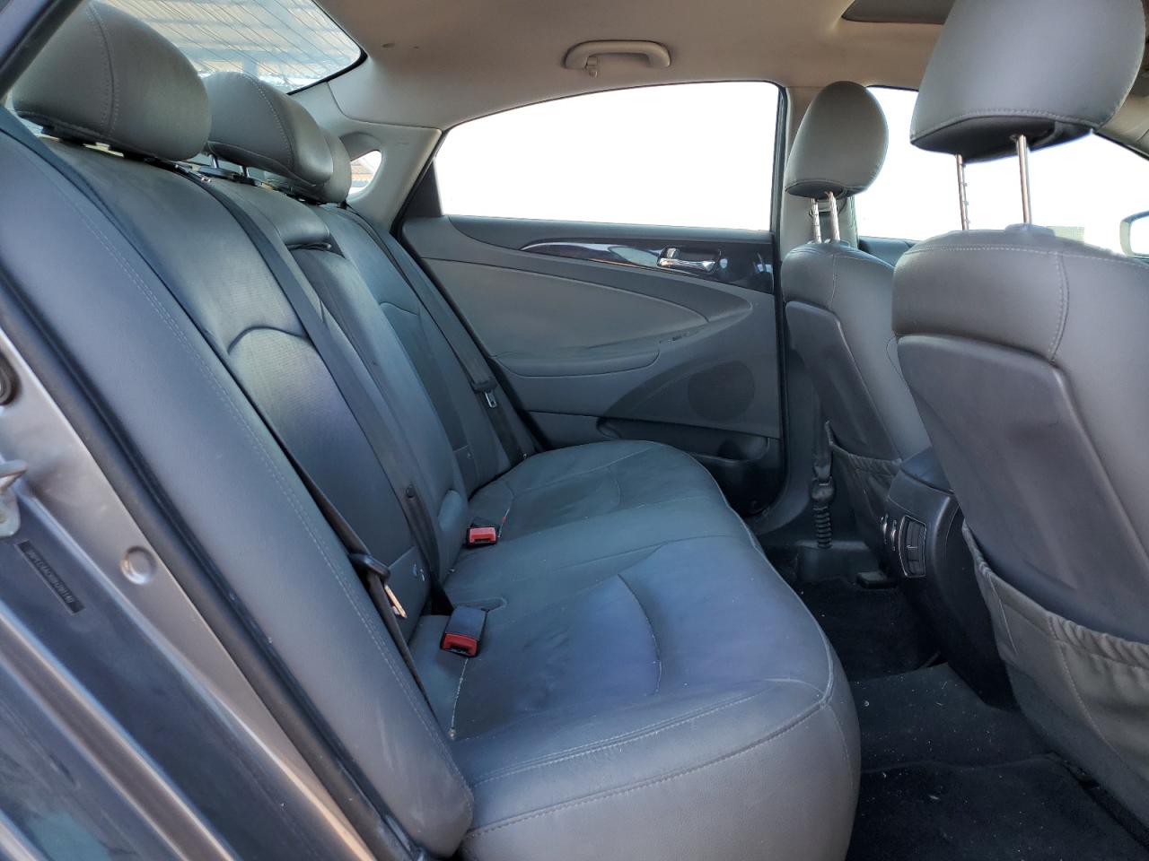 2011 Hyundai Sonata - Image 10