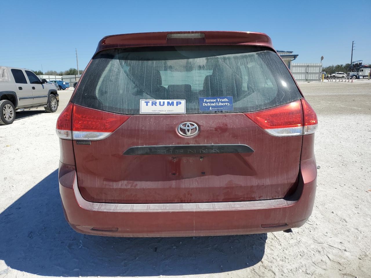 2014 Toyota Sienna - Image 6