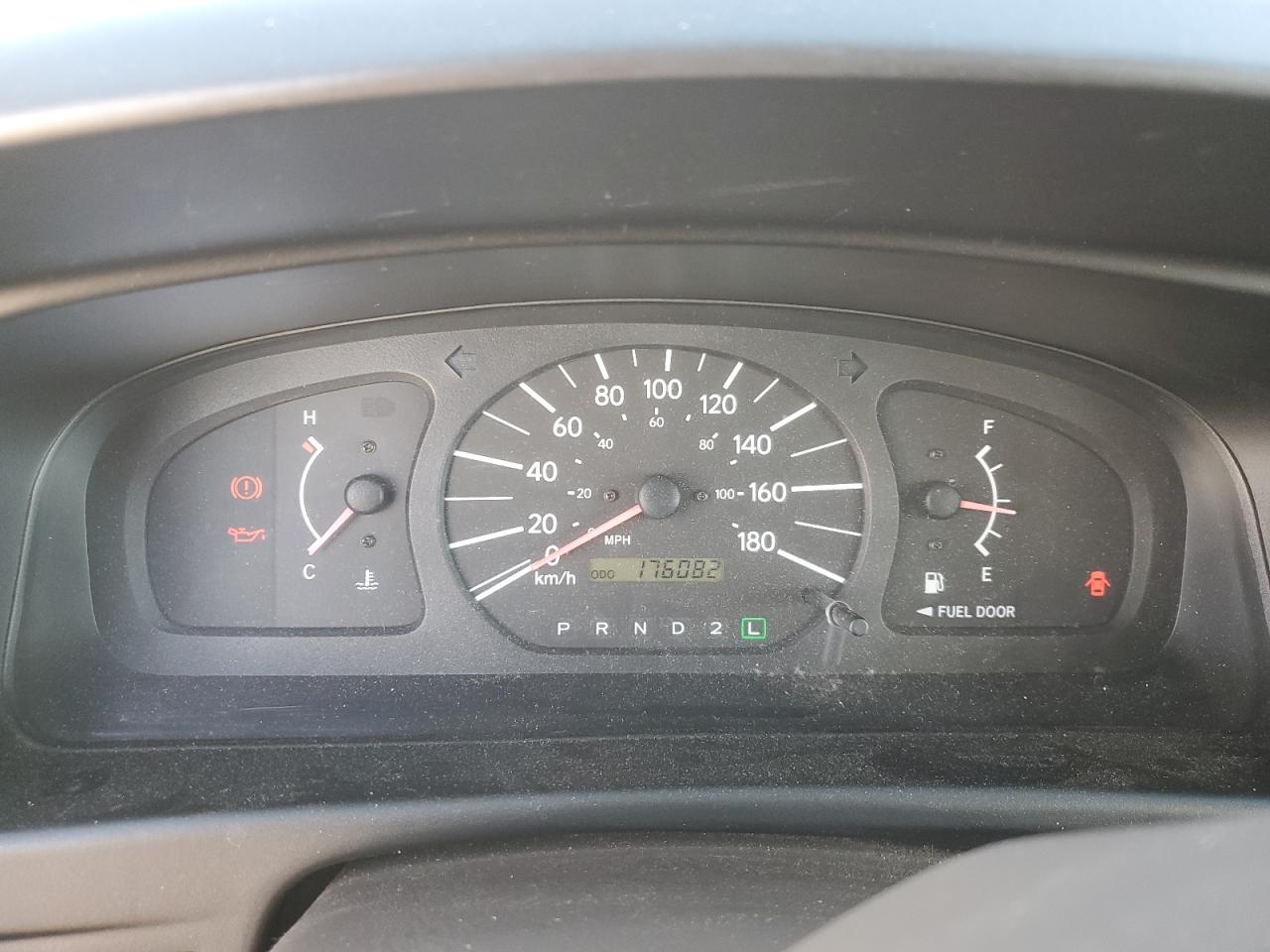 1999 Toyota Sienna - Image 9