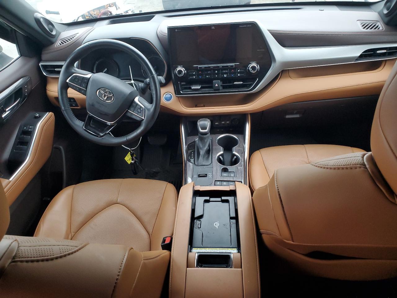 2021 Toyota Highlander - Image 8