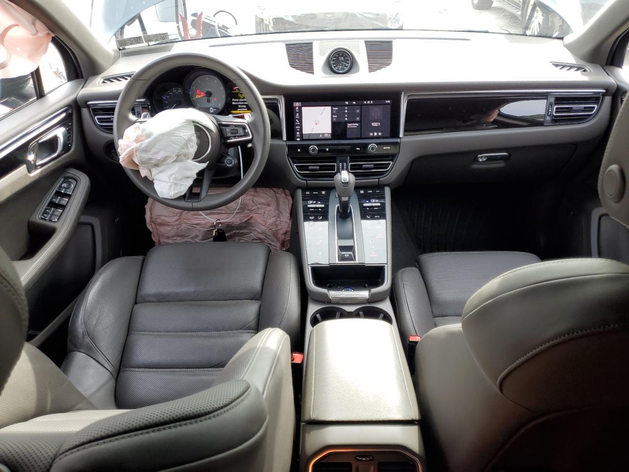 2024 Porsche Macan - Image 8
