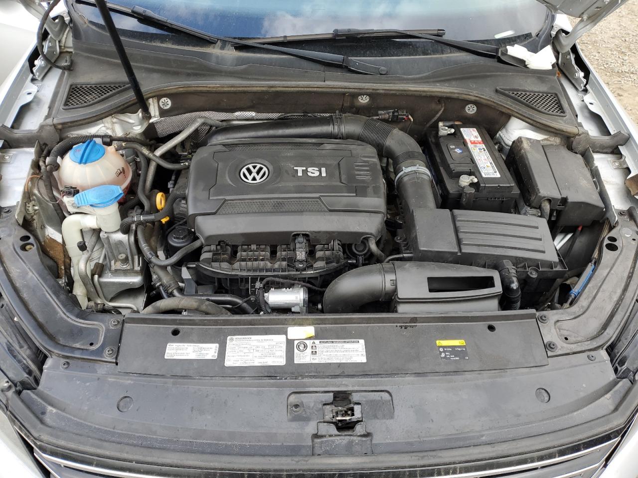 2017 Volkswagen Passat - Image 11