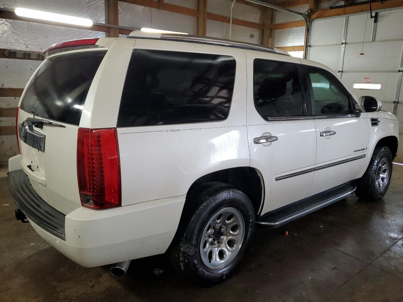 2008 Cadillac Escalade - Image 3