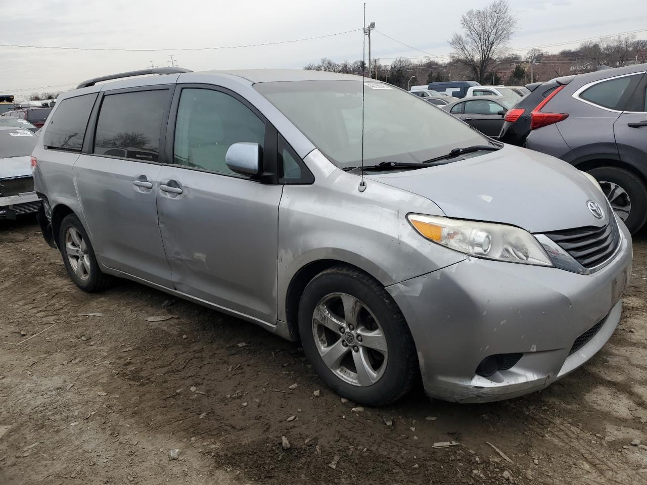 2013 Toyota Sienna - Image 4