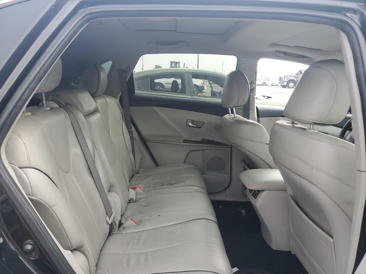 2010 Toyota Venza - Image 11