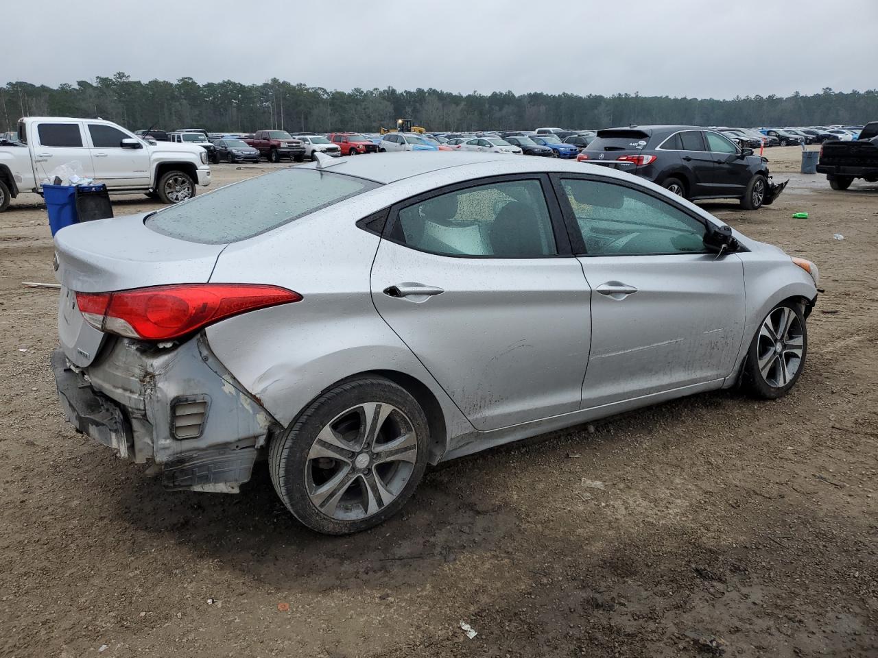 2013 Hyundai Elantra - Image 3