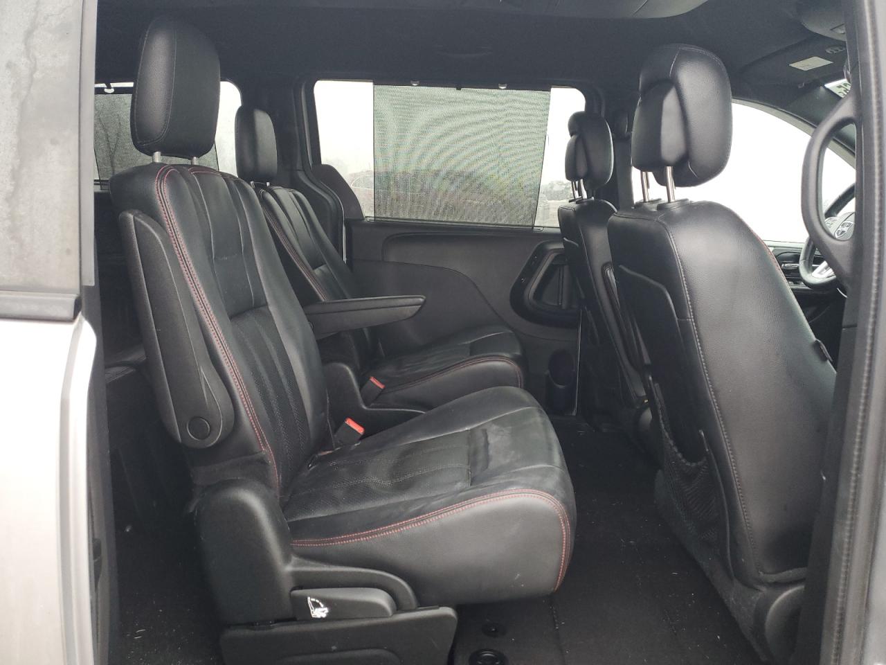 2017 Dodge Caravan - Image 11