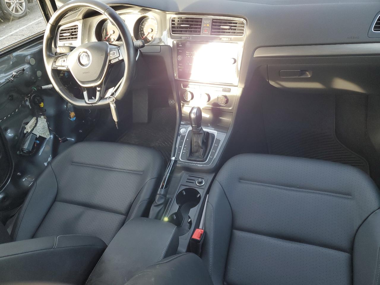 2018 Volkswagen Golf - Image 8
