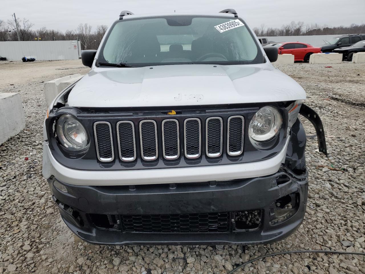 2017 Jeep Renegade - Image 5